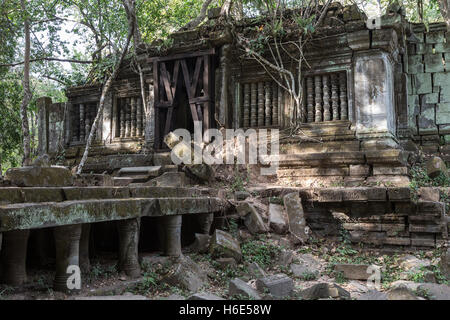 Rovine dei templi, Boeng Mealea, aka Boeng Mealea, Siem Reap, Cambogia Foto Stock