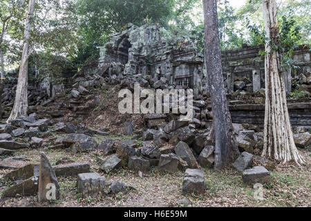 Rovine dei templi, Boeng Mealea, aka Boeng Mealea, Siem Reap, Cambogia Foto Stock