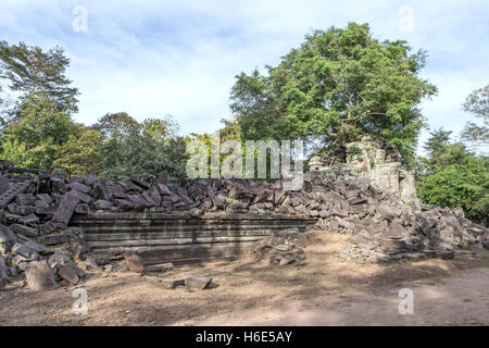 Rovine dei templi, Boeng Mealea, aka Boeng Mealea, Siem Reap, Cambogia Foto Stock