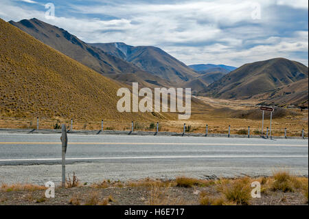 Lindis Pass sull'autostrada statale 8, Isola del Sud della Nuova Zelanda Foto Stock