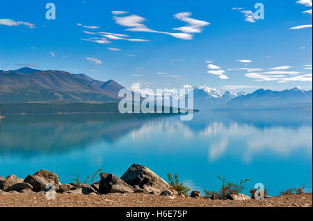 Lago Pukaki alimentato dal Fiume Tasman, dalla Tasmania e Hooker ghiacciai, vicino a Aoraki/Mount Cook, Nuova Zelanda Foto Stock