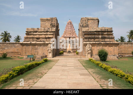 Ingresso, il tempio di Brihadisvara, Gangaikondacholapuram, Tamil Nadu, India. Vista da est. Foto Stock