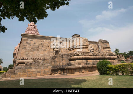 Ingresso al mahamandapa, il tempio di Brihadisvara, Gangaikondacholapuram, Tamil Nadu, India. Vista da sud-est. Foto Stock