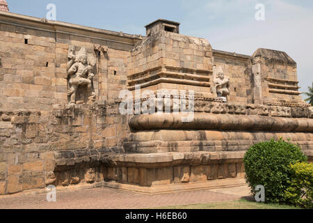 Ingresso al mahamandapa, il tempio di Brihadisvara, Gangaikondacholapuram, Tamil Nadu, India. Vista da sud-est. Foto Stock