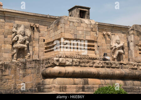 Ingresso al mahamandapa, il tempio di Brihadisvara, Gangaikondacholapuram, Tamil Nadu, India. Vista da sud-est. Foto Stock