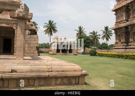 Tempio di brihadisvara complessa, gangaikondacholapuram, Tamil Nadu, India. ganesh temple nel centro. vista da est. Foto Stock