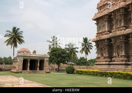 Ganesh temple nell'angolo sud-occidentale. brihadisvara tempio complesso, gangaikondacholapuram, Tamil Nadu, India.vista da est. Foto Stock