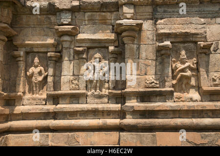 Tenkailasa santuario. Nicchie sulla parete meridionale. Tempio di Brihadisvara complessa, Gangaikondacholapuram, Tamil Nadu, India. Foto Stock