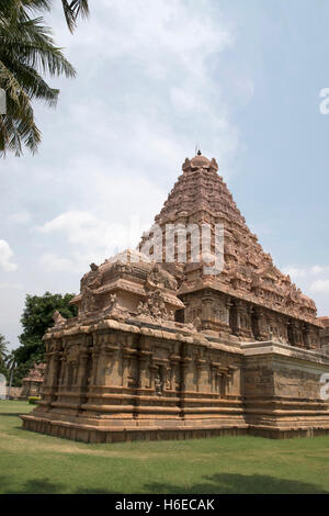 Ganesha santuario e il tempio di Brihadisvara, Gangaikondacholapuram, Tamil Nadu, India. Vista da sud-ovest. Foto Stock