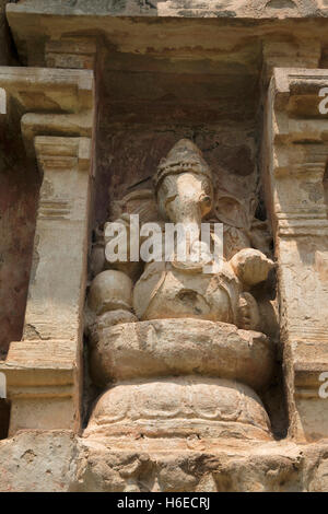 Ganesha, nicchia sulla parete sud, Amman Tempio della Dea Brihannayaki, il tempio di Brihadisvara complessa, Gangaikondacholapuram, T Foto Stock