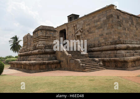 Ingresso al mahamandapa, il tempio di Brihadisvara, Gangaikondacholapuram, Tamil Nadu, India. Vista da Nord Est. Foto Stock