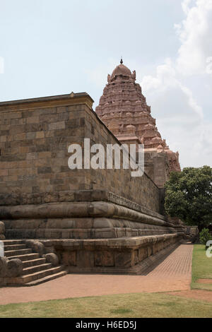 Enorme parete di mahamandapa, il tempio di Brihadisvara, Gangaikondacholapuram, Tamil Nadu, India. Vista da Nord Est. Foto Stock