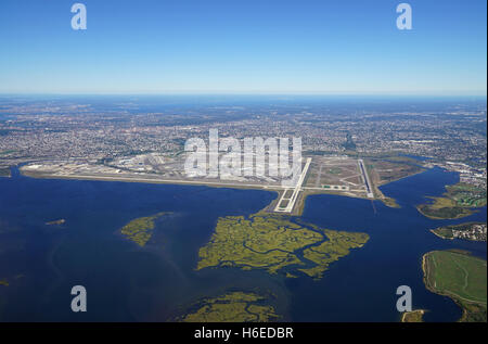 Vista aerea dell'Aeroporto Internazionale John F. Kennedy (JFK) nel Queens, a New York Foto Stock