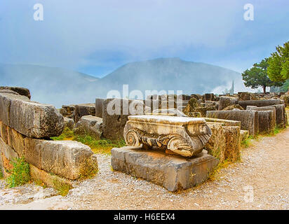 Le antiche pietre sono le parti conservate della fondazione del tempio o le sue pareti Foto Stock