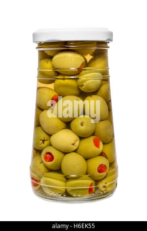 Il cibo. Vasetto di decapare Olive farcite con peperoni rossi Foto Stock