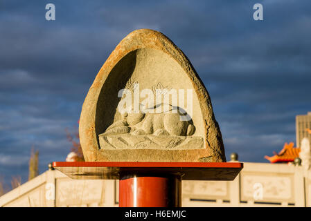 Anno del coniglio, Cinese zodiaco animale simbolo, Giardino Cinese, Louise McKinney Riverfront Park, Edmonton, Alberta, Canada Foto Stock