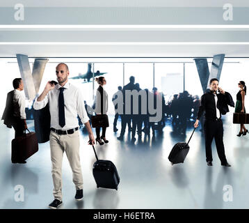 Imprenditori occupato in aeroporto Foto Stock