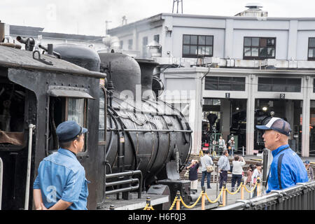 Una vista della popolarissima SL vapore mostra interattiva a Kyoto in Railway Museum il 23 ottobre 2016 a Kyoto, in Giappone. Il protocollo di Kyoto in Railway Museum aperto nel mese di aprile 2016 da JR West sull'ex sito dell'Umekoji treno e Museo di locomotiva a ovest della stazione di Kyoto Foto Stock