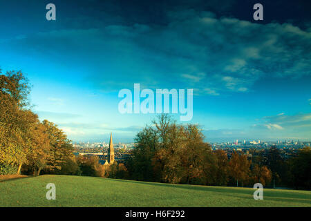 Guardando attraverso Glasgow all'alba dalla Queen's Park, Glasgow Foto Stock