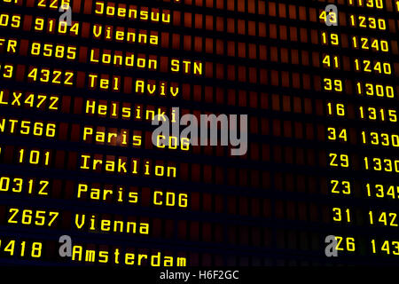 Aeroporto di scheda di volo con partenze pianificare Foto Stock
