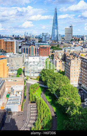 Vista su Southwark e la Shard dalla visualizzazione Galleria dell'edificio Blavatnik presso la galleria Tate Modern Bankside, London, Regno Unito Foto Stock
