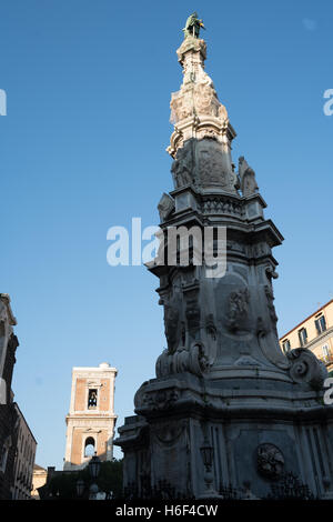 Obelisco di Immacolata nel centro storico di Napoli, Italia Foto Stock