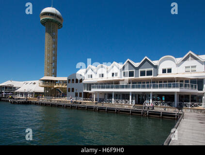 Newcastle NSW Australia waterfront, Queens Wharf e Queens Wharf Tower Foto Stock