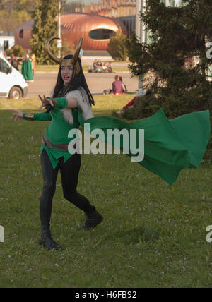 BRNO, Repubblica Ceca - 30 Aprile 2016: Cosplayer vestito come il personaggio Lady Loki da i vendicatori pone a Animefest, Foto Stock