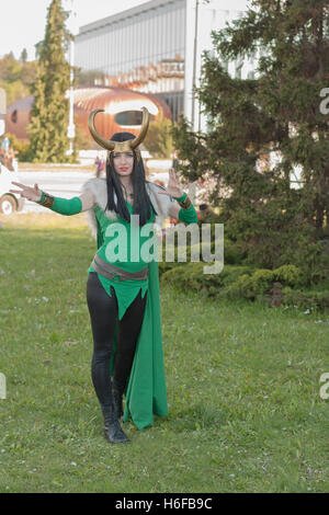 BRNO, Repubblica Ceca - 30 Aprile 2016: Cosplayer vestito come il personaggio Lady Loki da i vendicatori pone a Animefest, Foto Stock