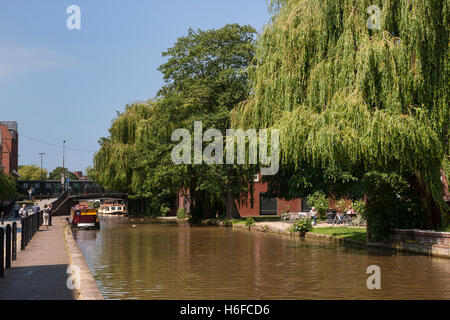 Centro citta' di Chester, canal, Cheshire, Regno Unito Foto Stock