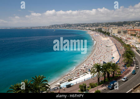 Vista di Nizza e la spiaggia, dal castello mountain Colline du Chateau, Nizza Cote d'Azur, Provence, Francia Foto Stock