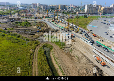 Costruzione di due livelli di risultato sulla strada di bypass Foto Stock