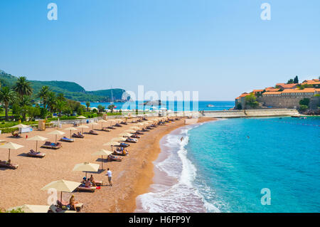 Uno dei più belli e costosi spiagge del Montenegro, Sveti Stefan Foto Stock