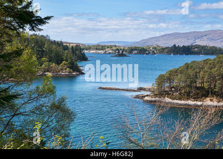 Guardando sul Loch Carron a plockton, Kyle of Lochalsh, Highland, Scotland, Regno Unito Foto Stock