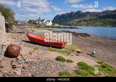 Guardando sul Loch Carron da plockton vicino a Kyle of Lochalsh, Highland, Scotland, Regno Unito Foto Stock