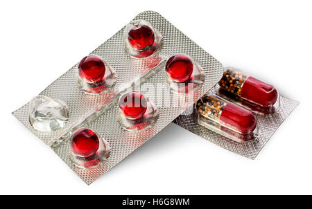 Pila di pillole e capsule nel pacchetto isolato su sfondo bianco Foto Stock