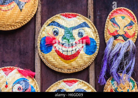 La maschera sfumata venduto per le strade di Hanoi Foto Stock