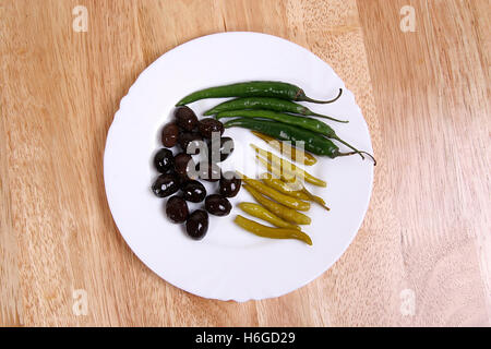 Il peperoncino e olive Foto Stock