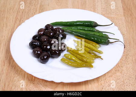 Il peperoncino e olive Foto Stock