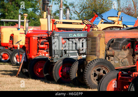 Caso di trattori, grande Oregon Steam-Up, antichi Powerland, Brooks, Oregon Foto Stock