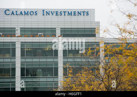 Un logo segno al di fuori della sede di Calamos Asset Management a Naperville, Illinois, il 15 ottobre 2016. Foto Stock