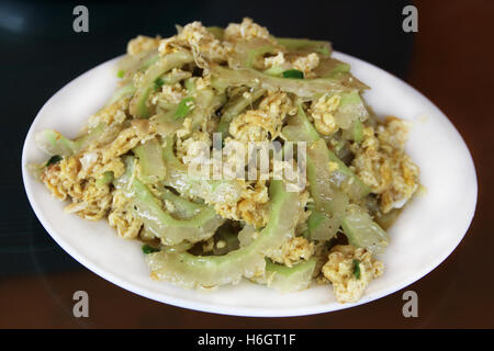 Stir-fried gourd Amaro con uovo in Tibet, in Cina Foto Stock