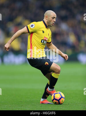 Watford's Nordin Amrabat in azione durante il match di Premier League a Vicarage Road, Watford. Stampa foto di associazione. Picture Data: Sabato 29 Ottobre, 2016. Vedere PA storia SOCCER Watford. Foto di credito dovrebbe leggere: Nigel francese/filo PA. Restrizioni: solo uso editoriale nessun uso non autorizzato di audio, video, dati, calendari, club/campionato loghi o 'live' servizi. Online in corrispondenza uso limitato a 75 immagini, nessun video emulazione. Nessun uso in scommesse, giochi o un singolo giocatore/club/league pubblicazioni. Foto Stock