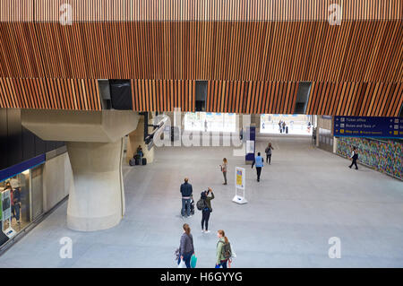 Vista generale della nuova area atrio della stazione di London Bridge Foto Stock