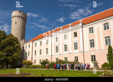 Pikk Hermann Tower, parte del castello di Toompea e il Parlamento estone edificio, Città Vecchia, Tallinn, Estonia Foto Stock