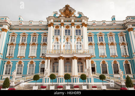 Davanti al Palazzo di Caterina, Carskoe Selo, Pushkin, San Pietroburgo, Russia Foto Stock