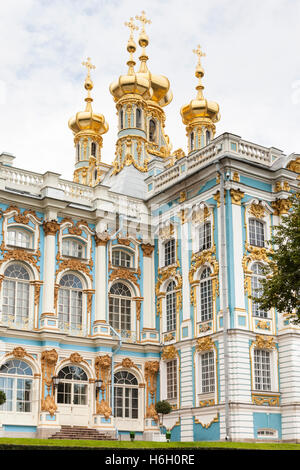 Le cupole della chiesa nel Palazzo di Caterina, Carskoe Selo, Pushkin, San Pietroburgo, Russia Foto Stock