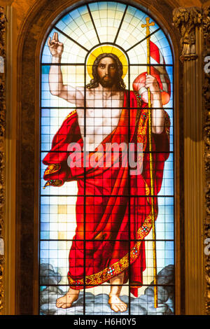 Finestra di vetro colorato di Gesù Cristo, St Isaac, San Pietroburgo, Russia Foto Stock