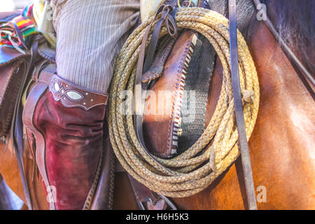 Mexican cowboy a cavallo Foto Stock