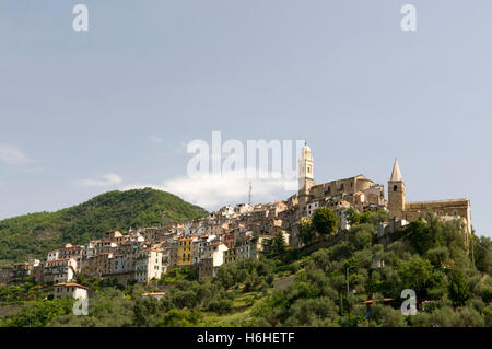 Villaggio di montagna Montalto Ligure nella Valle Argentina, Liguria, Italia, Europa Foto Stock